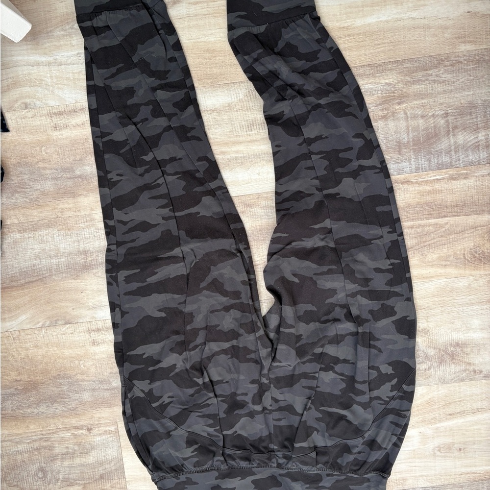 Athleta Salutation Camo Jogger - Picture 4 of 4